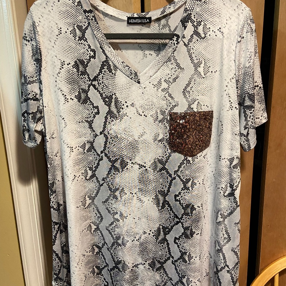 Heimish U.S.A v-neck top, snake print